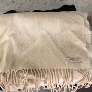 Burberry light beige cashmere scarf